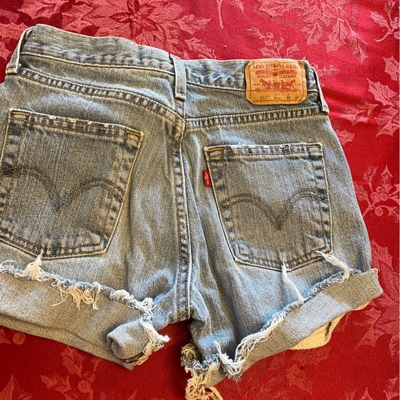 Levi’d514 Slim Straight Denim Cut Off Shorts - Picture 4 of 6